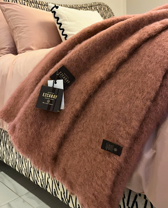Ezcaray Mohair Plaid - Altrosa 260x240 cm Ezcaray Mohair Plaid - Altrosa 260x240 cm