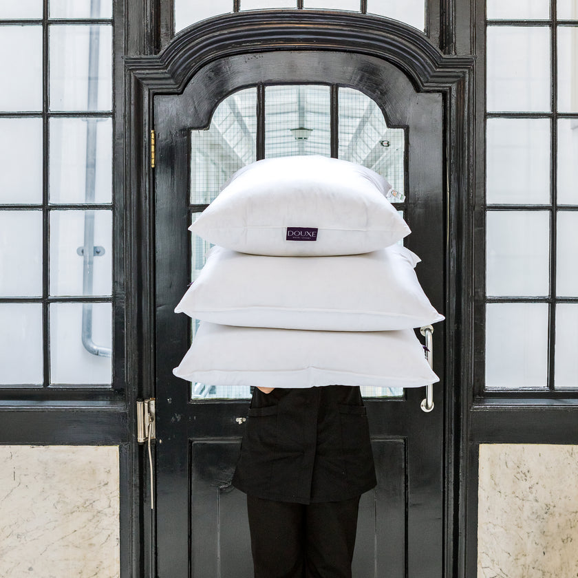 DOUXE Daunenkissen - Fest - 50x90 cm