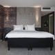 Bett von 348 Suites