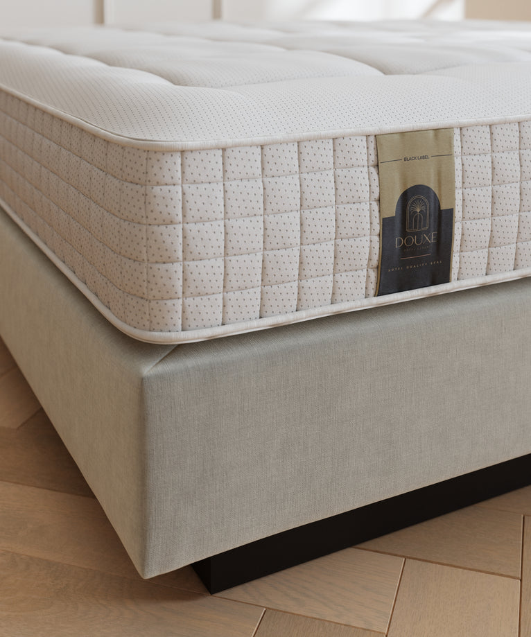 DOUXE Black Label Boxspring + Black Label Matratze | Dove